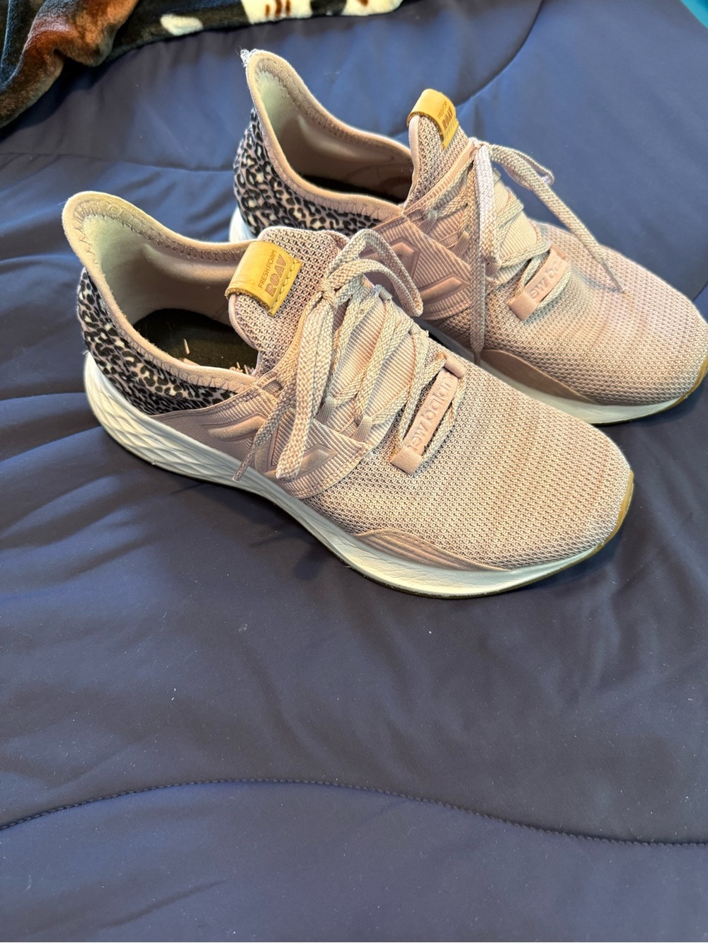 New Balance Roav Sneakers with Leopard Detail - Dusty Pink